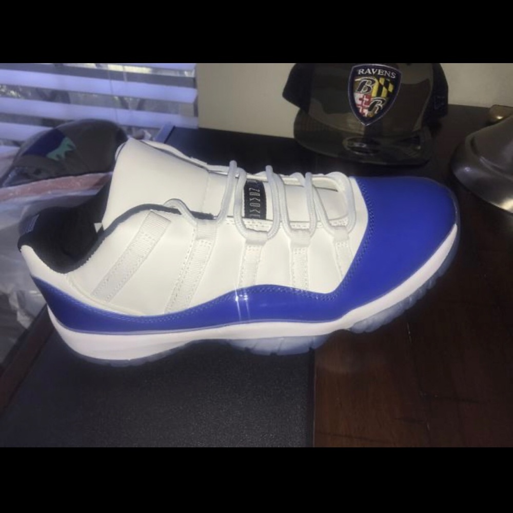 Jordan 11 royal blue low